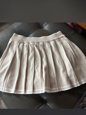 Daisy Cream Pleated Skater Skirt